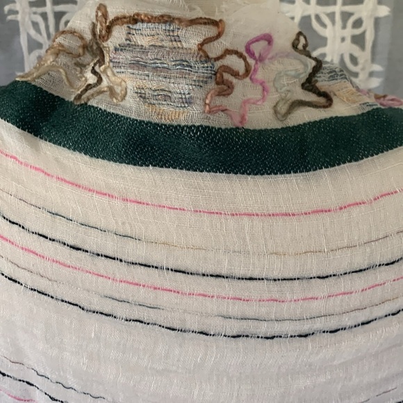 Gauzy cotton embroidered scarf - Picture 7 of 7